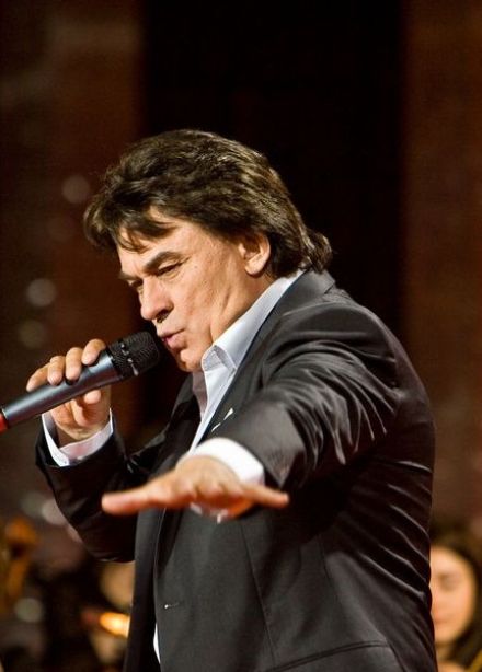 Александр Серов