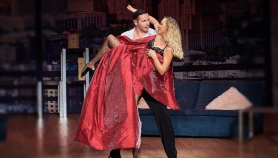 Спектакль «Обними меня»