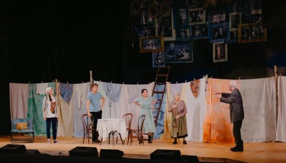 Спектакль «Любовь и голуби»