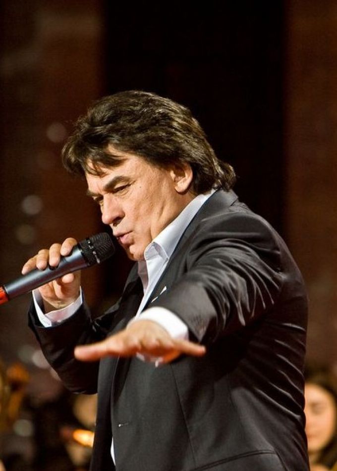 Александр Серов