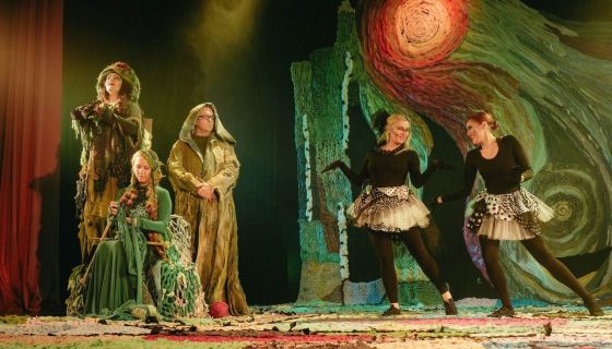 Спектакль «Кладовая солнца»